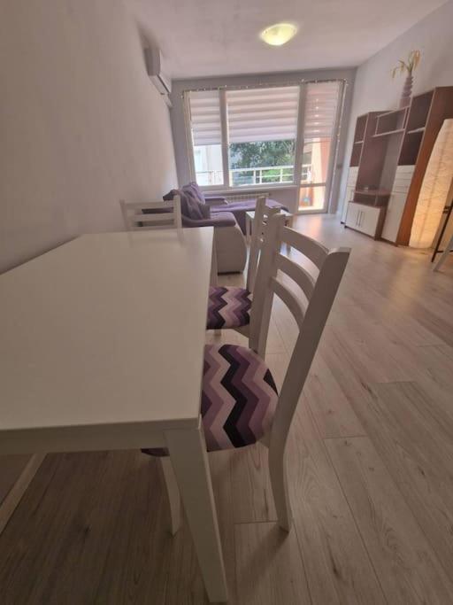 Cozy Central Apartment In Outskirts Of Old Szófia Kültér fotó